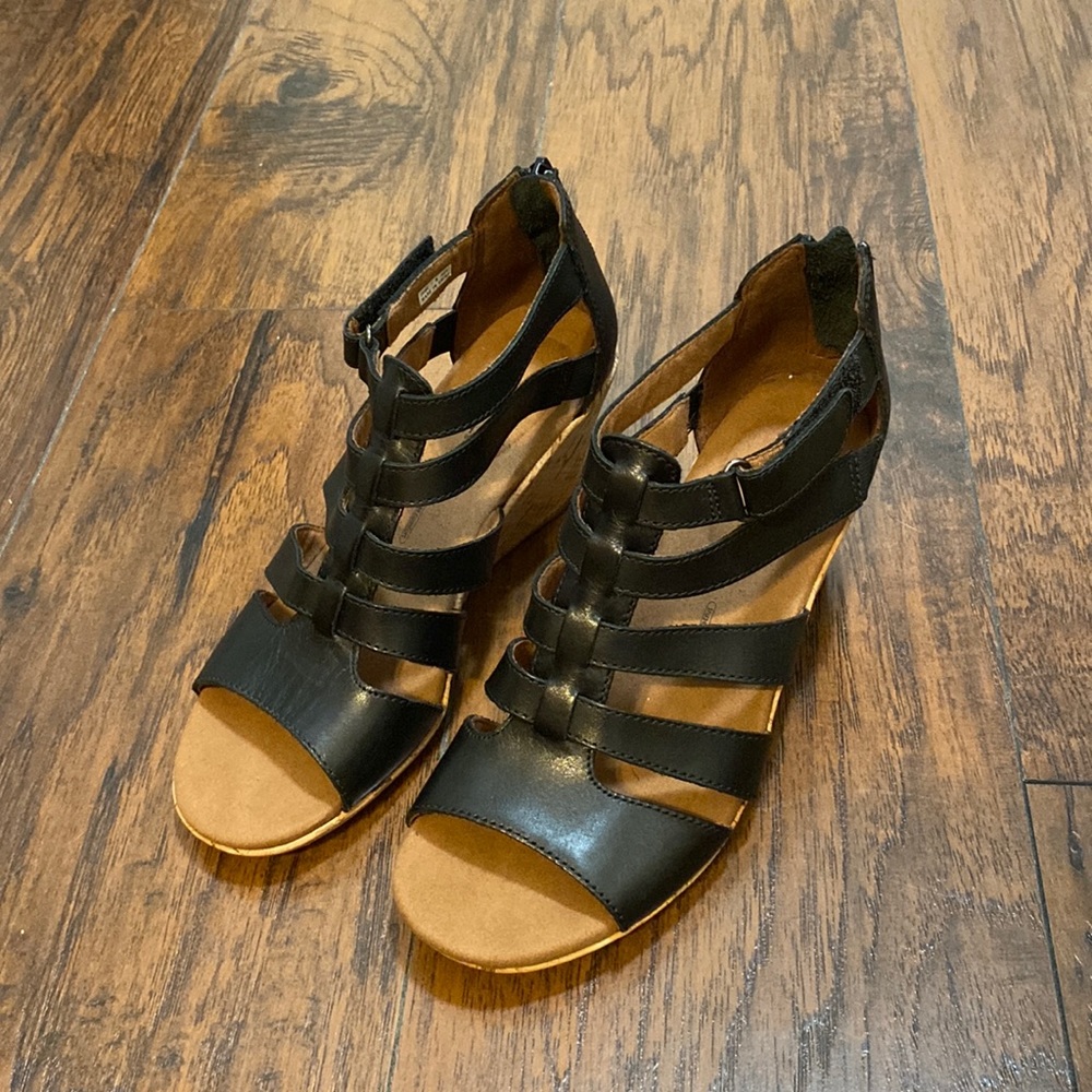 Rockport wedged sandals